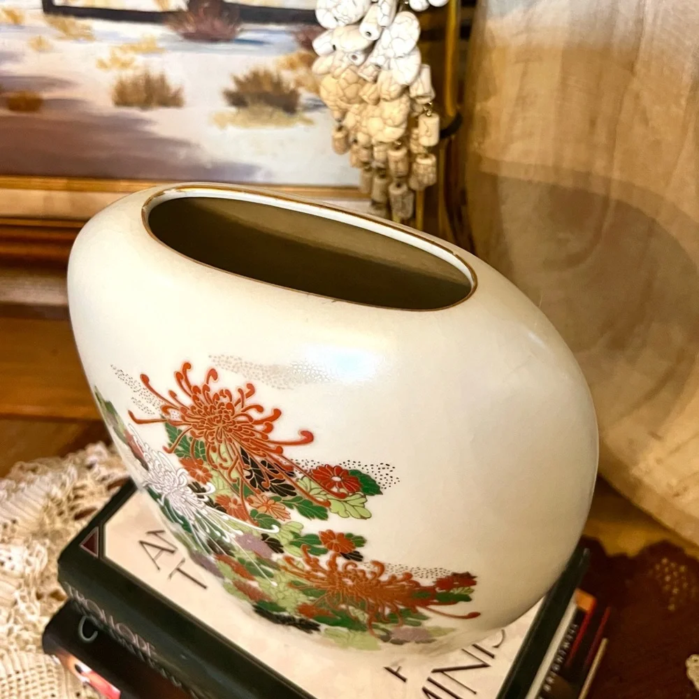 Vintage Japanese Porcelain Flat Vase Chrysanthemum Gold Trim / H - 7 1/4